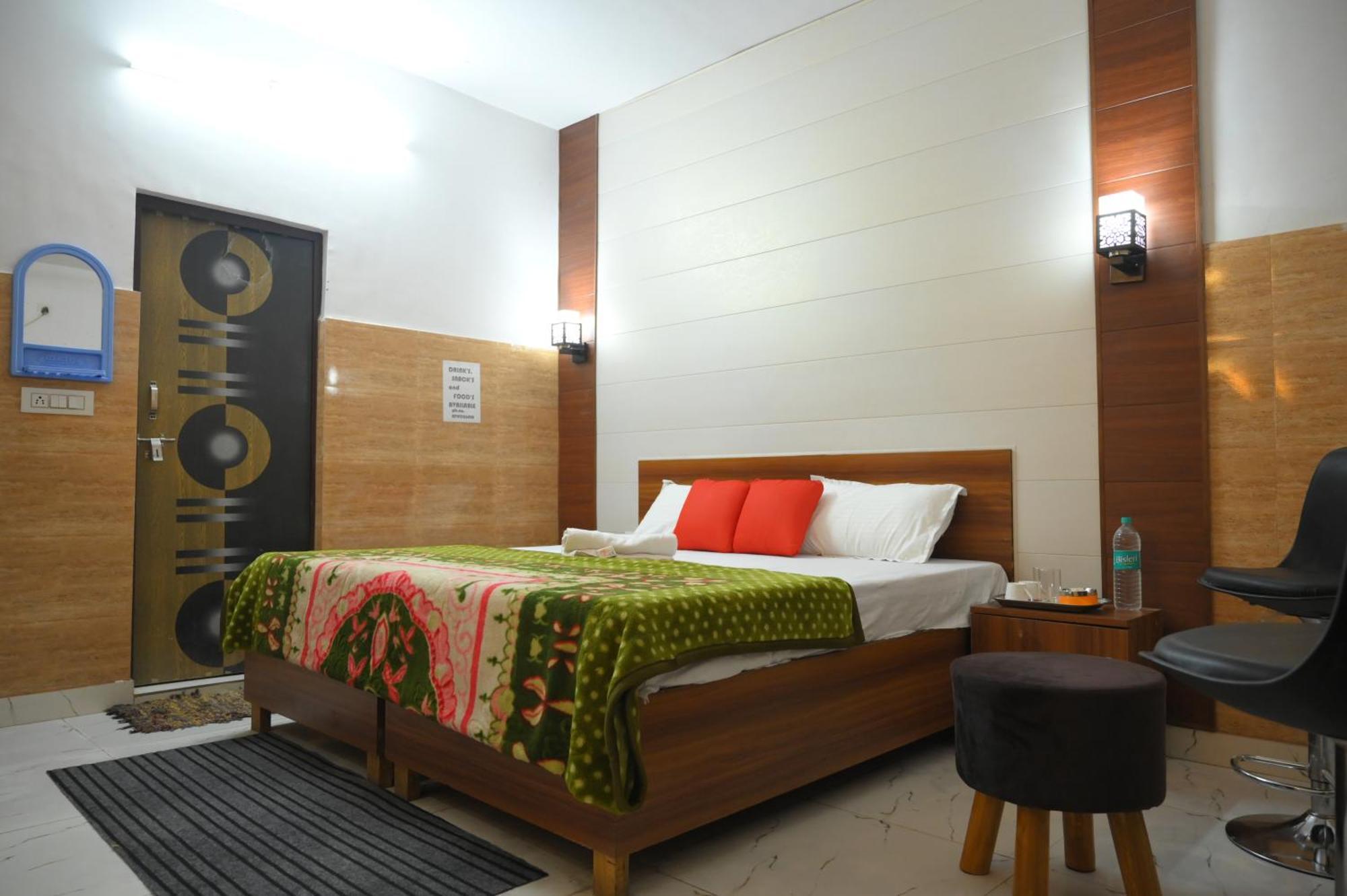 Hotel Starlight Мирут Екстериор снимка