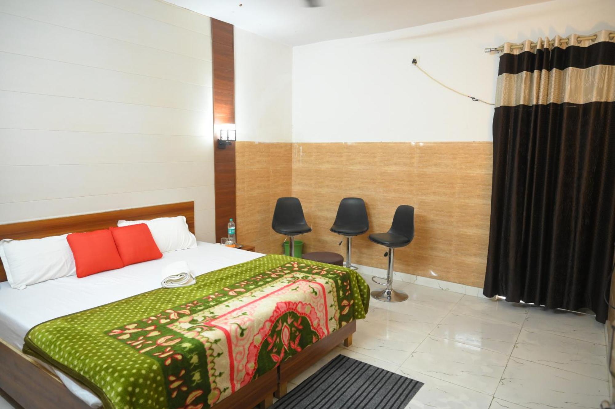 Hotel Starlight Мирут Екстериор снимка