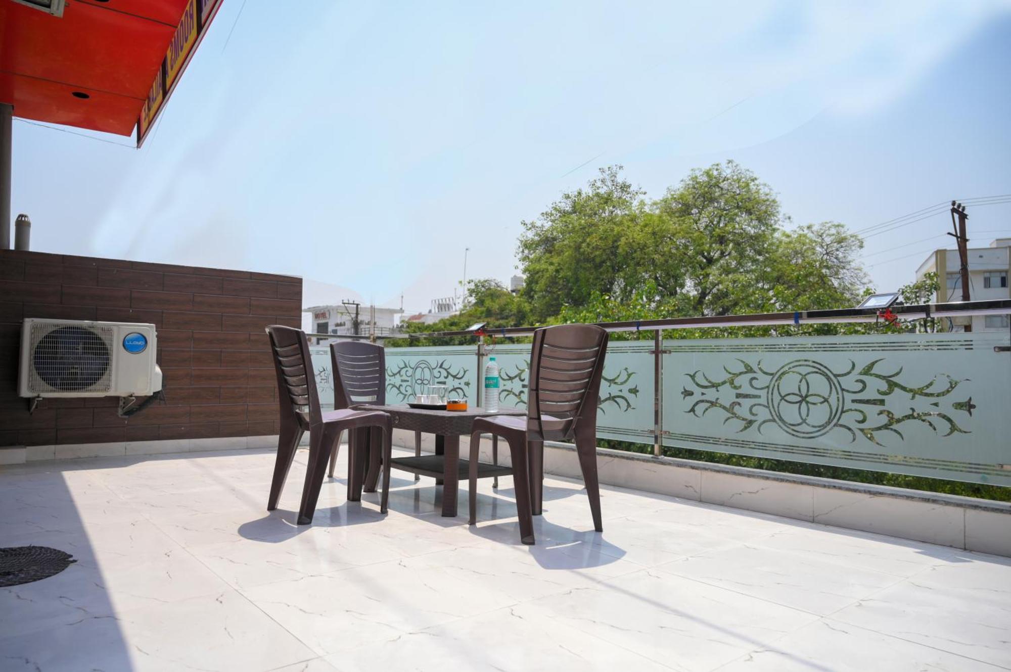 Hotel Starlight Мирут Екстериор снимка