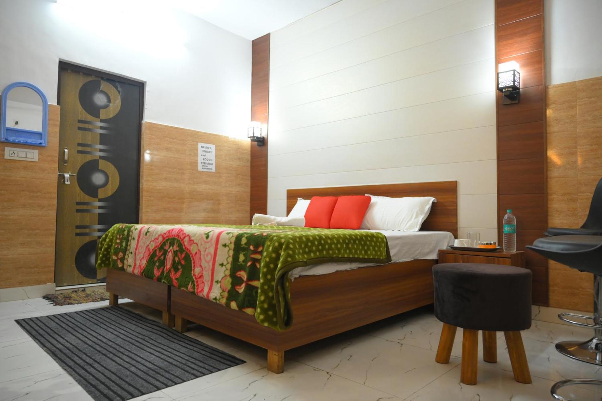 Hotel Starlight Мирут Екстериор снимка