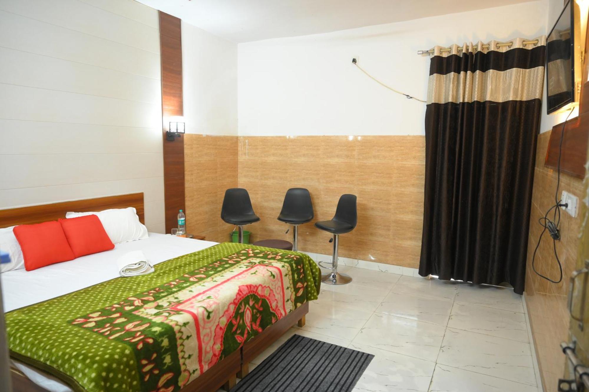 Hotel Starlight Мирут Екстериор снимка
