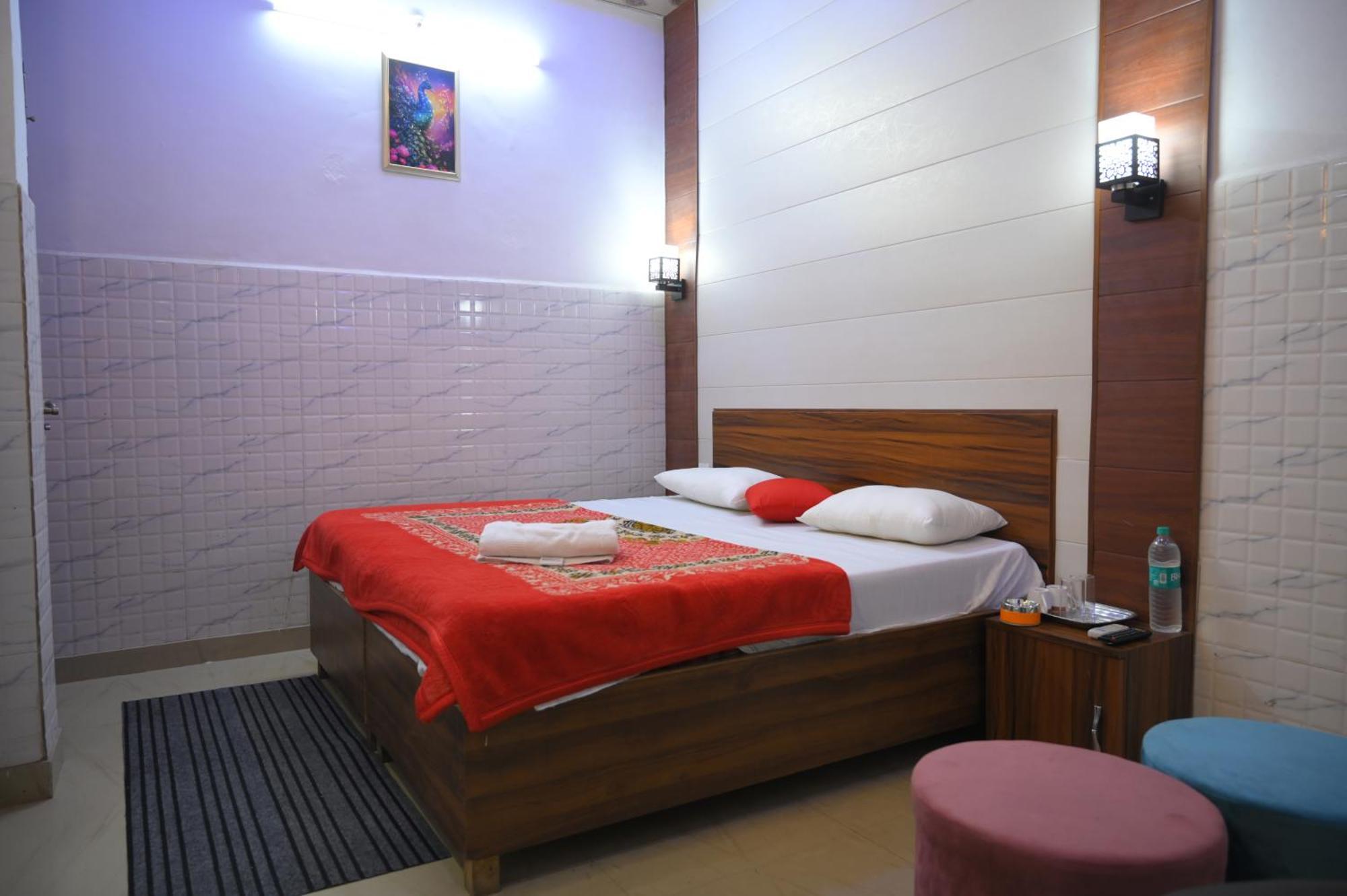 Hotel Starlight Мирут Екстериор снимка