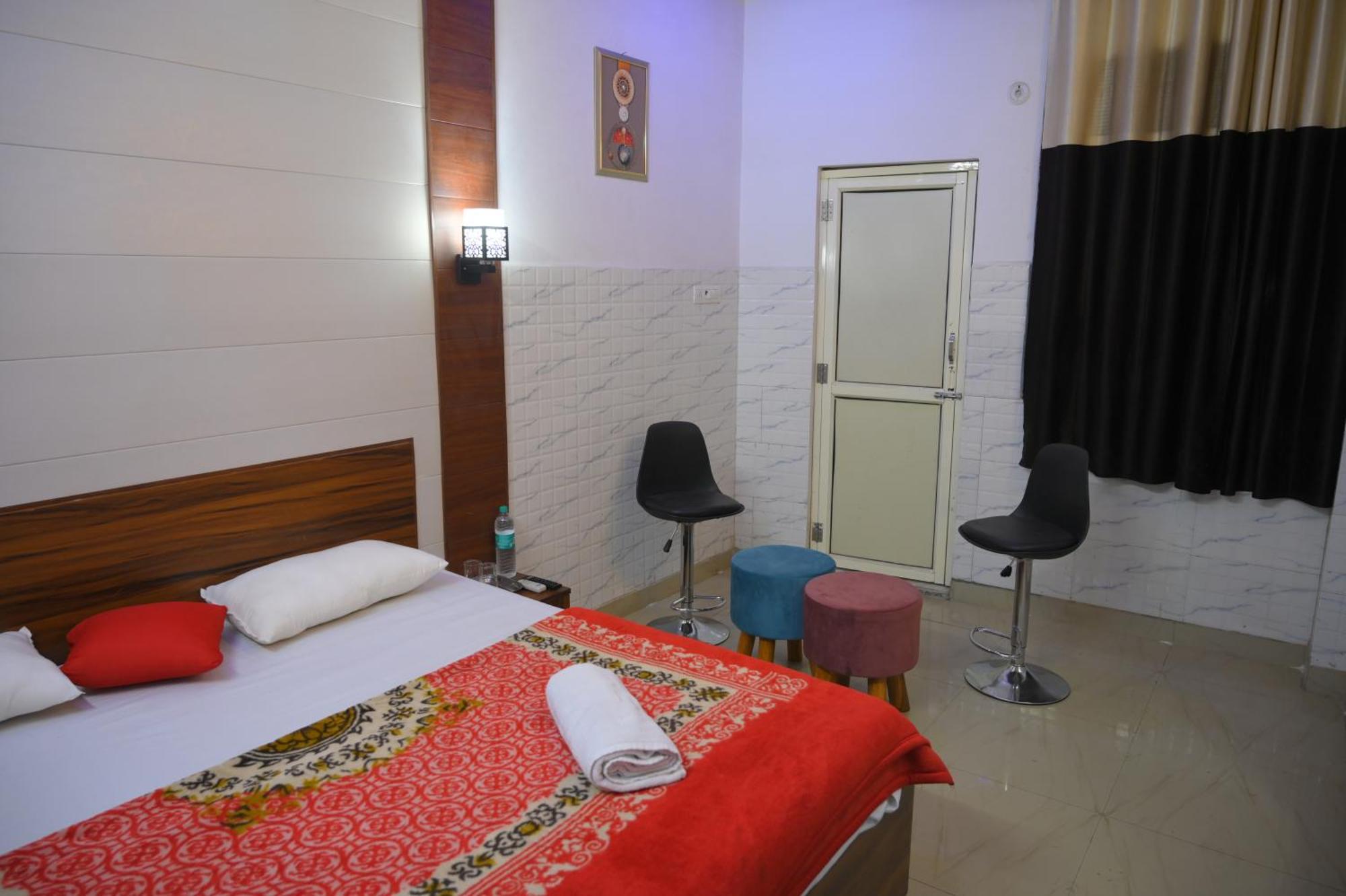 Hotel Starlight Мирут Екстериор снимка