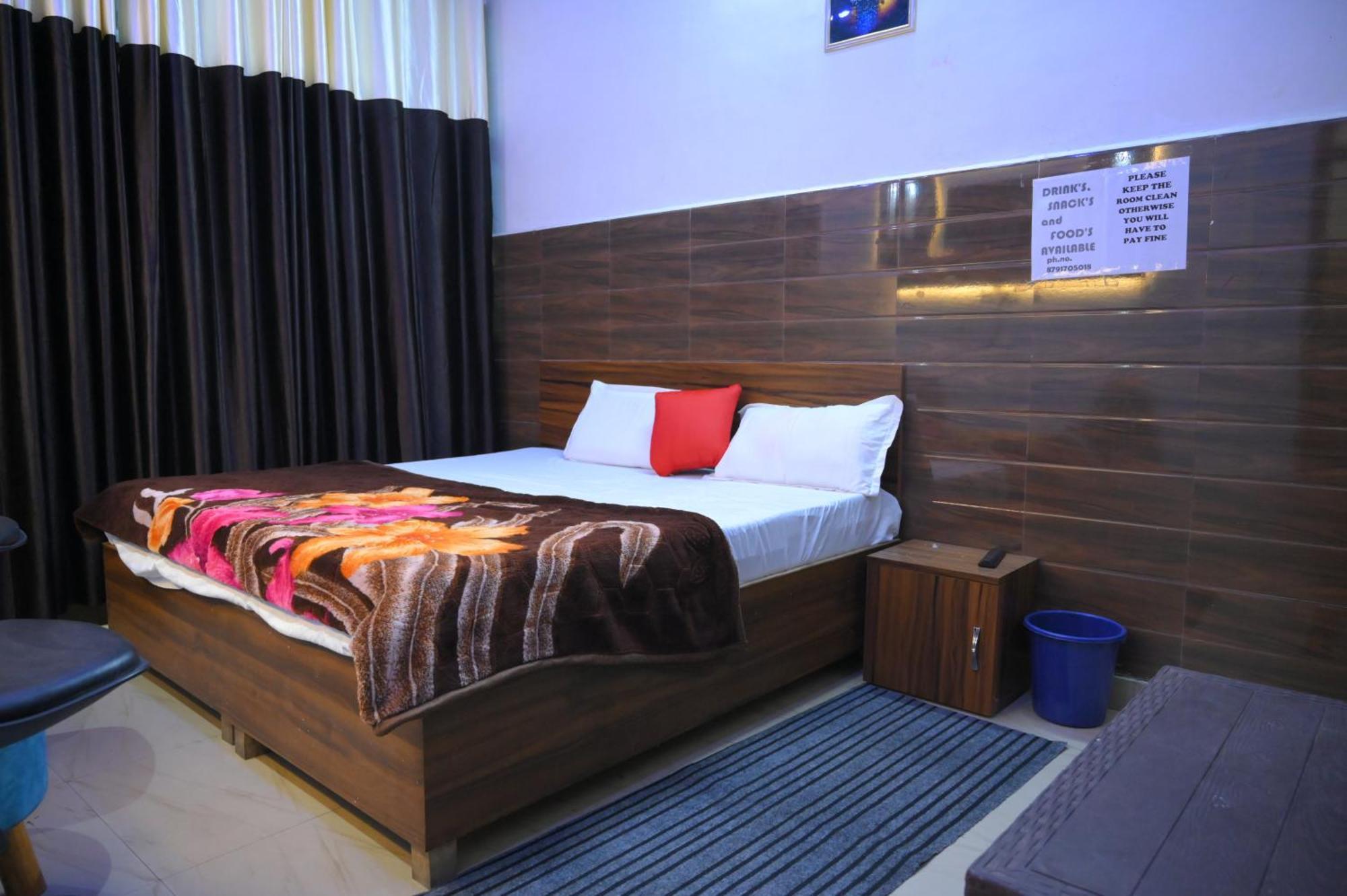 Hotel Starlight Мирут Екстериор снимка